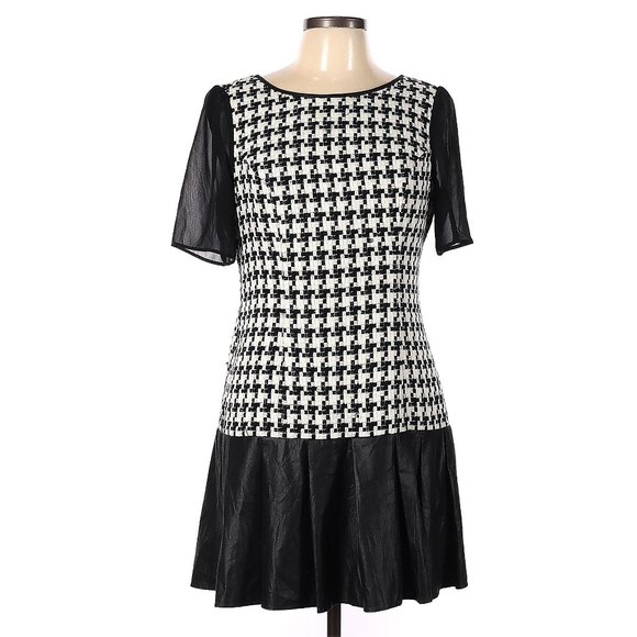 💥EFFORTLESSLY CHIC💥 Black & White Checkered Knit Dress wit Black Leather Dress - Picture 4 of 12